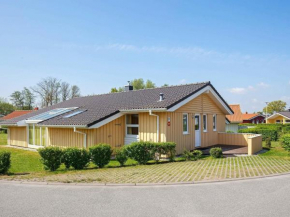 12 person holiday home in GROEMITZ, Grömitz